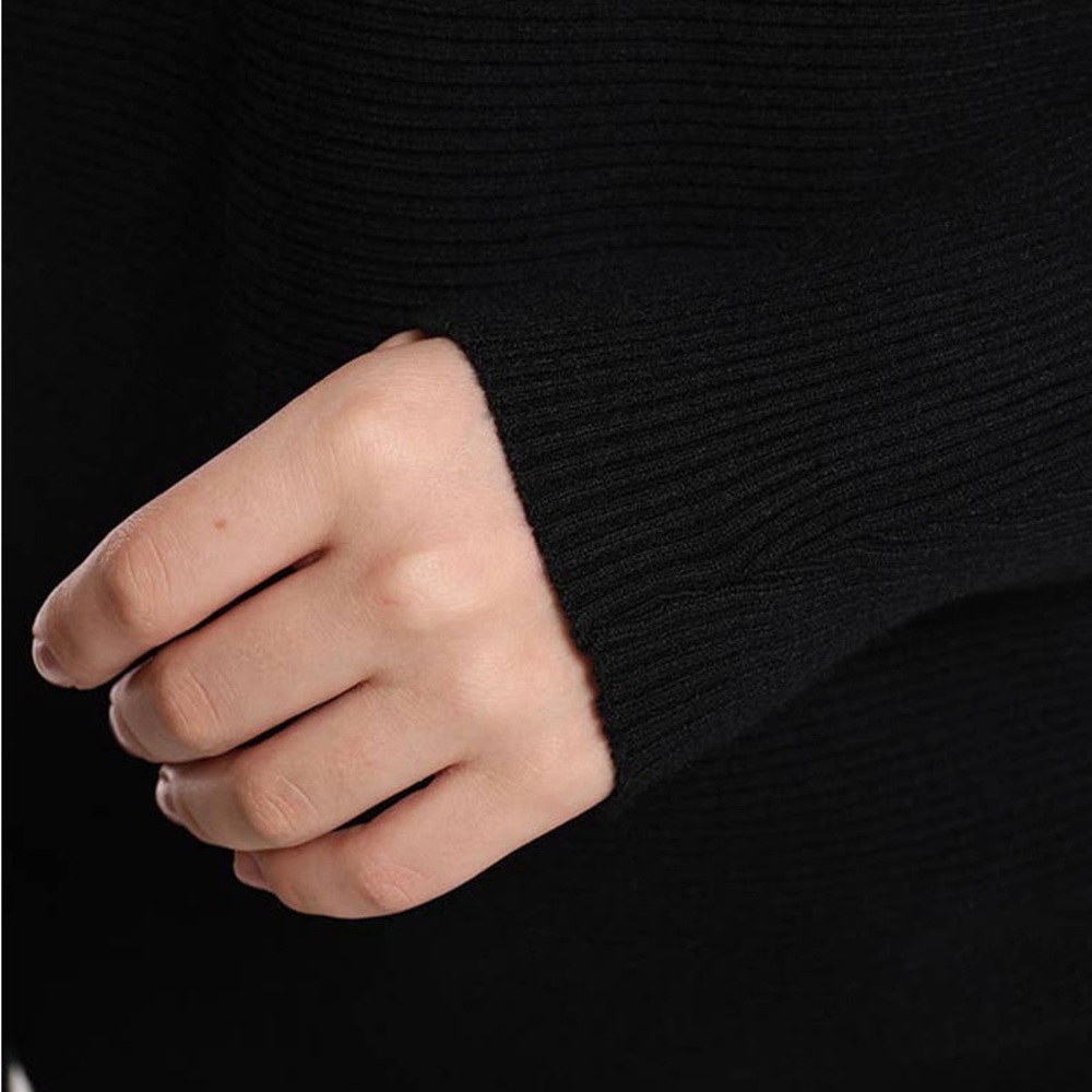 LASCANA boat neck sweater featuring a color-block ribbed knit design - Picture 4 of 8